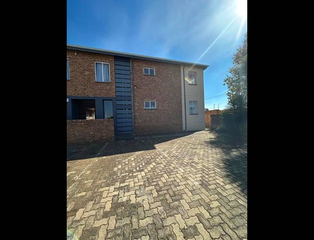 25 BEDROOM APARTMENT FOR SALE IN SELECTION PARK